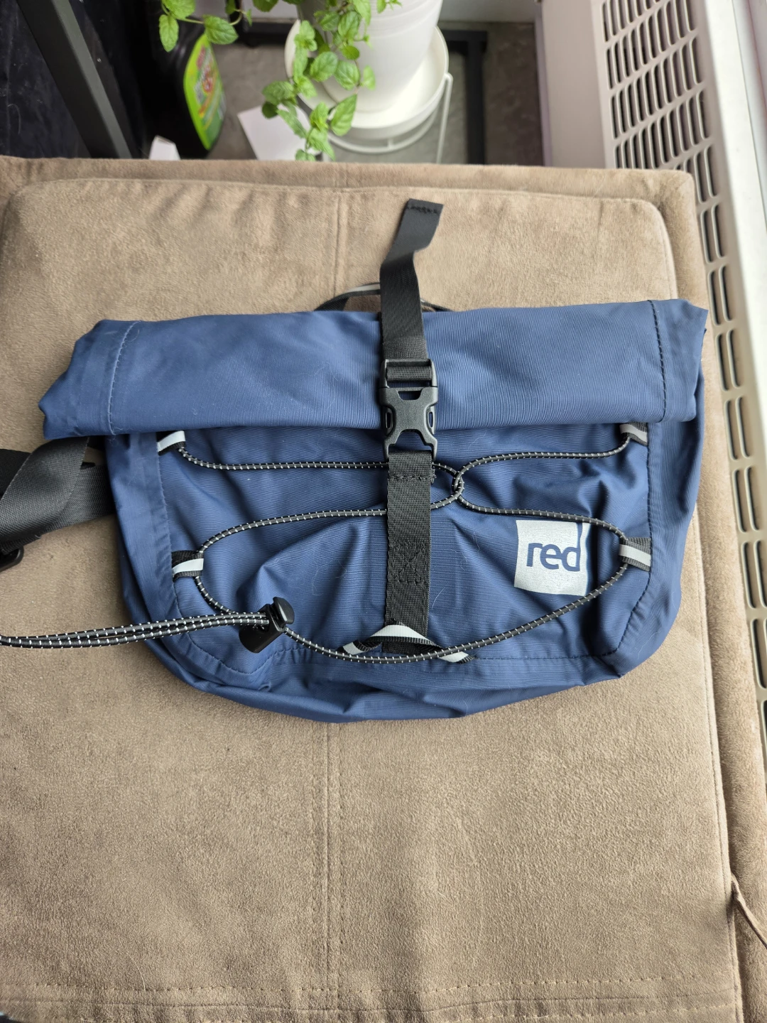 Red Equipment Messenger Bag 6 liter