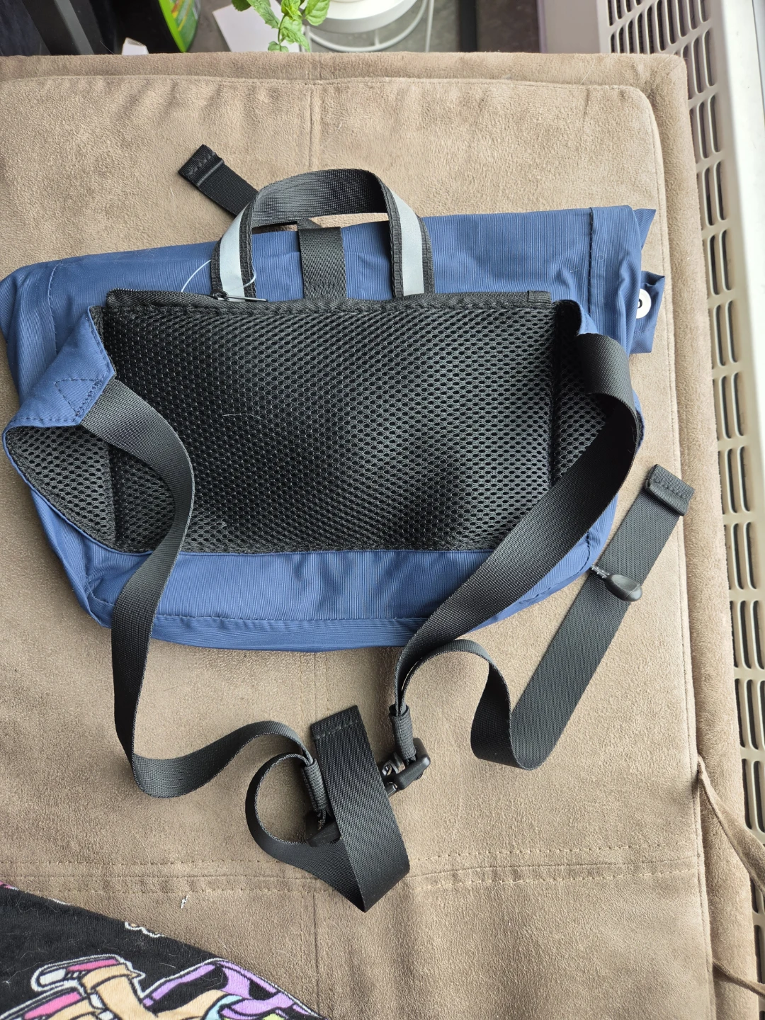 Red Equipment Messenger Bag 6 liter - photo 2