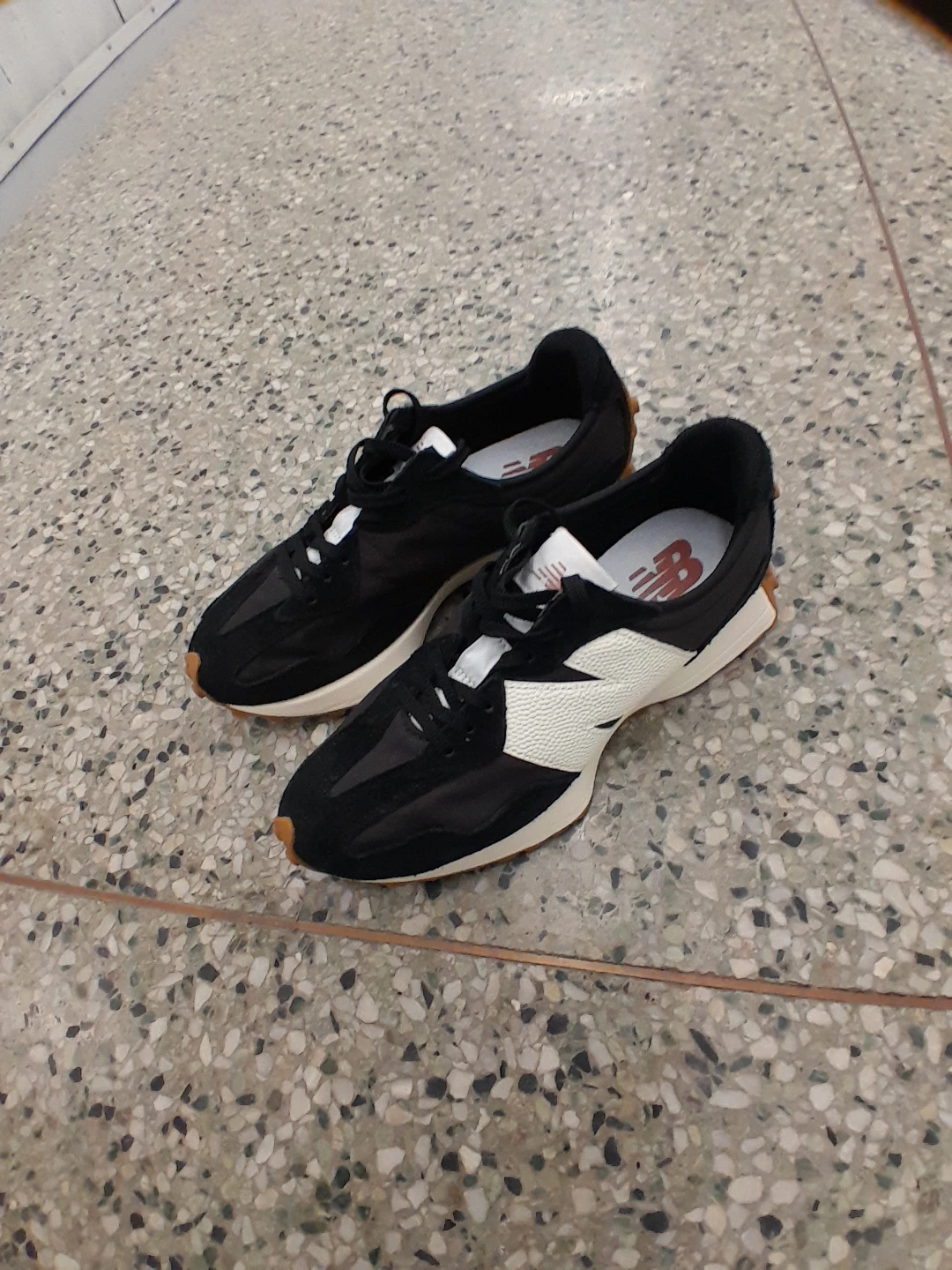 New Balance 327 Sneakers Women's Size 9 - photo 2