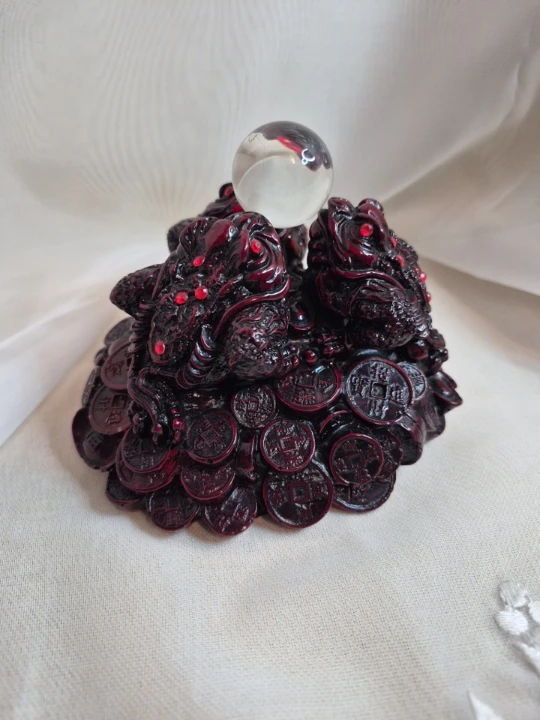 Beautiful Heavy Red Polyresin Feng Shui 3 Toads...