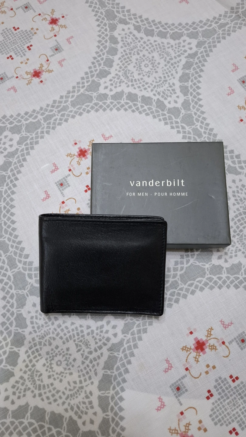 🆕️Vanderbilt Black Leather Bifold Wallet