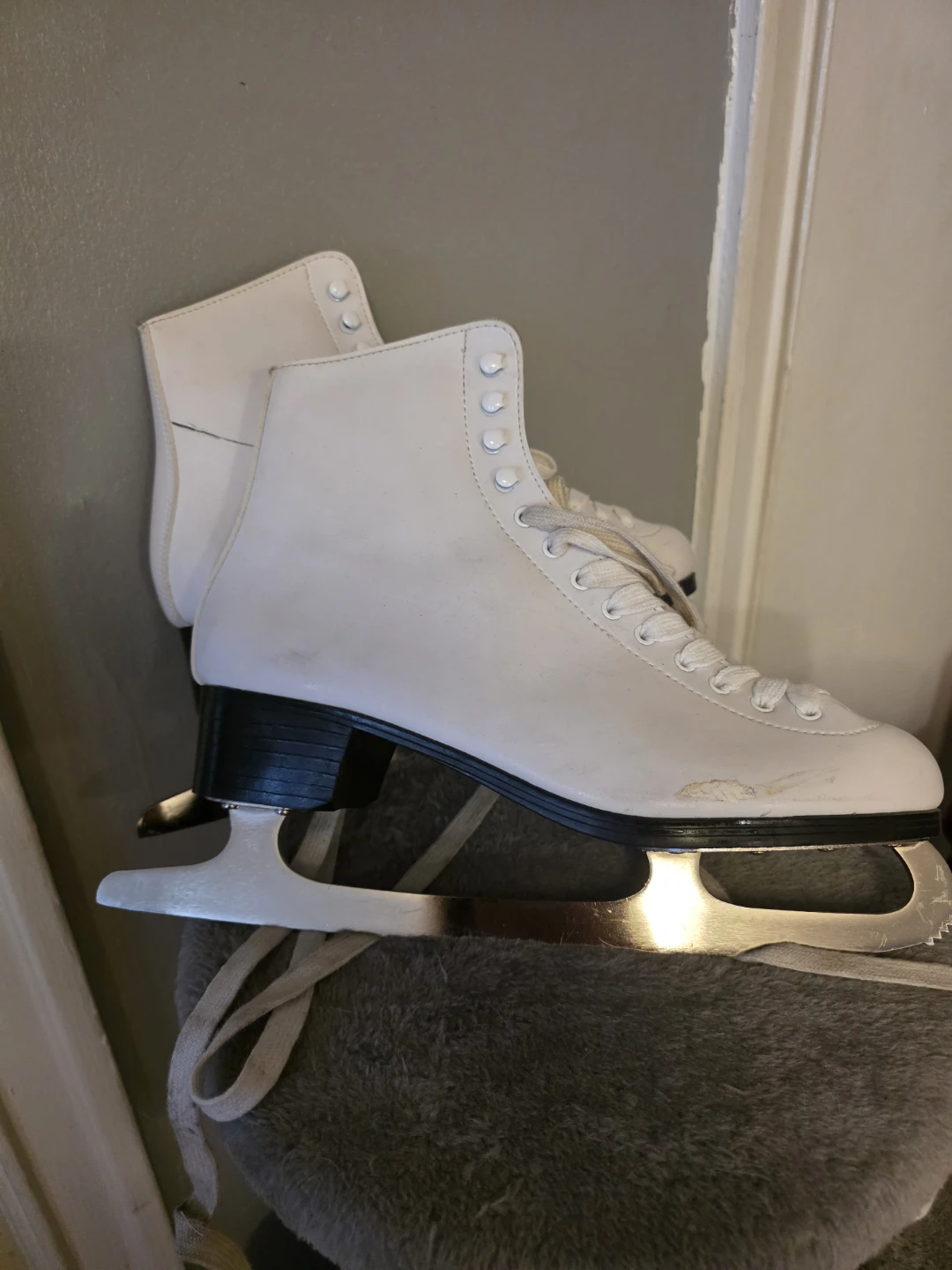Womens White Figure Skates size 11