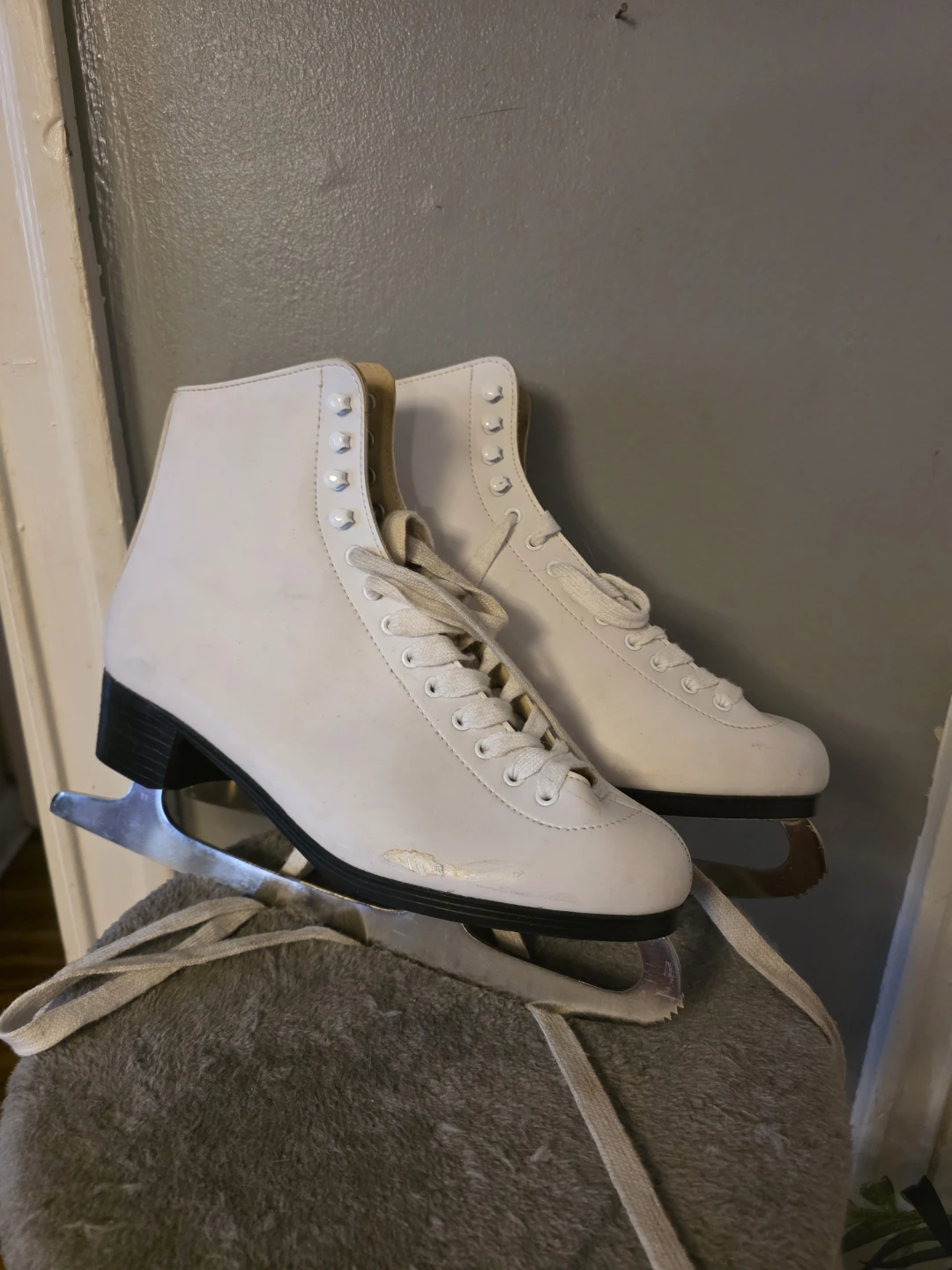 Womens White Figure Skates size 11 - photo 2