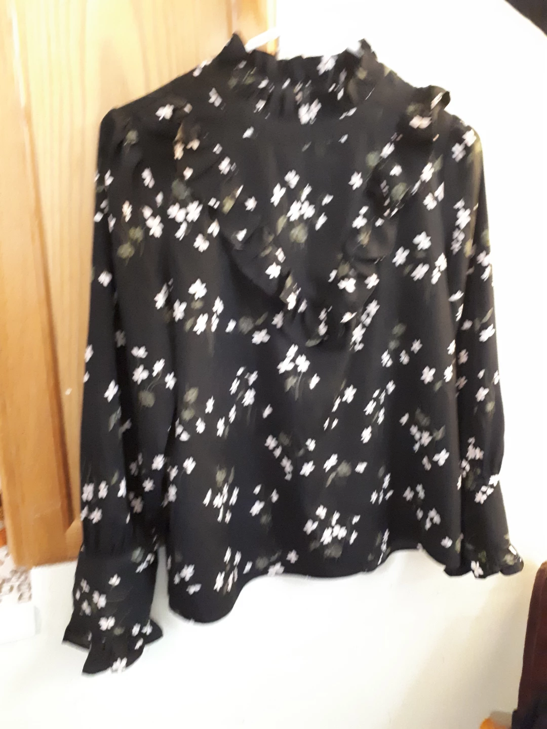Ann Taylor Petite Black Floral Blouse⚽