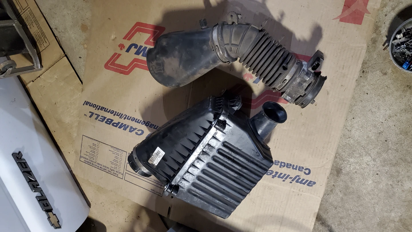 2005 Chevy Blazer 2dr 5-Spd Part Out - photo 2