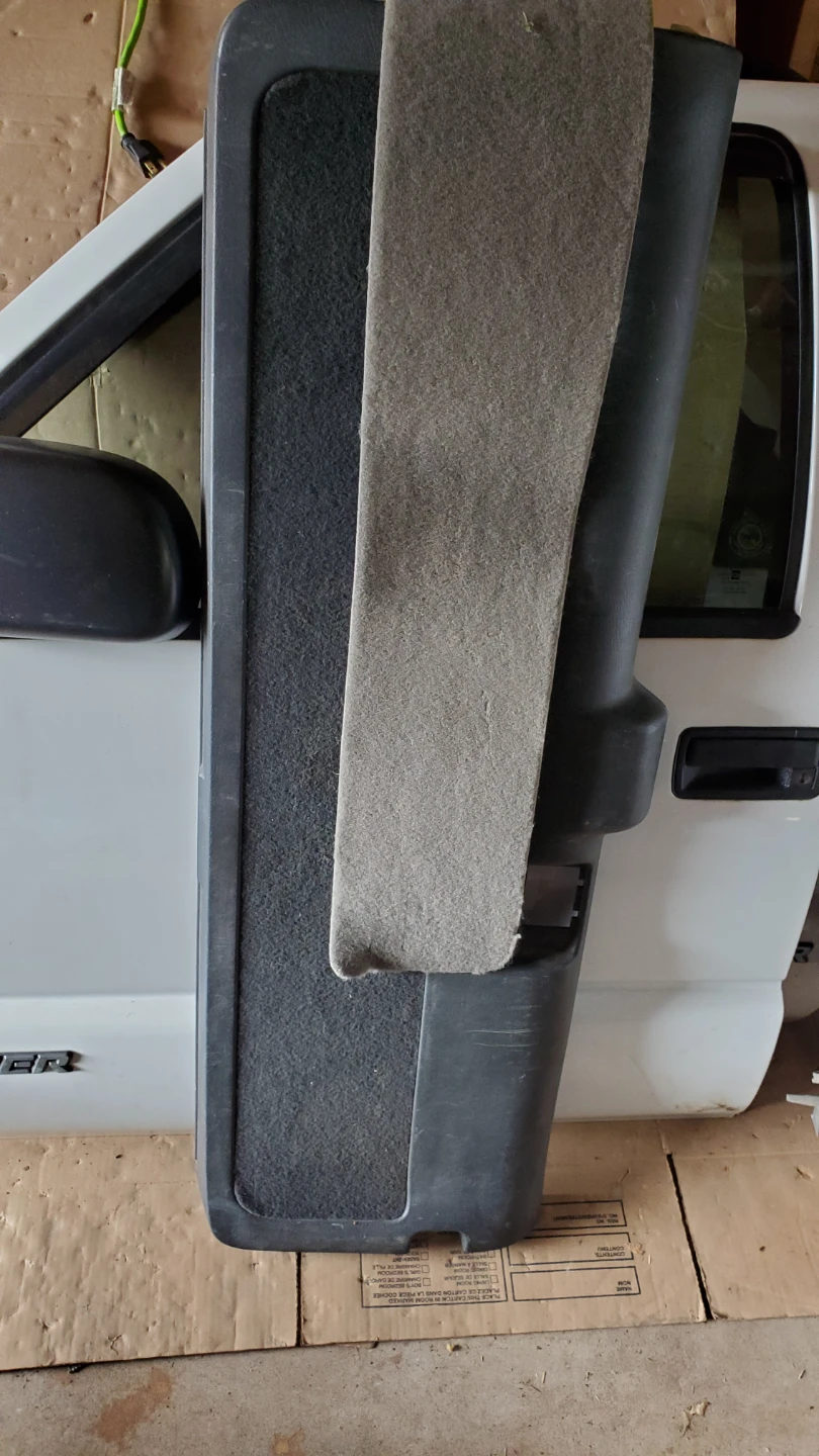 2005 Chevy Blazer 2dr 5-Spd Part Out - photo 5