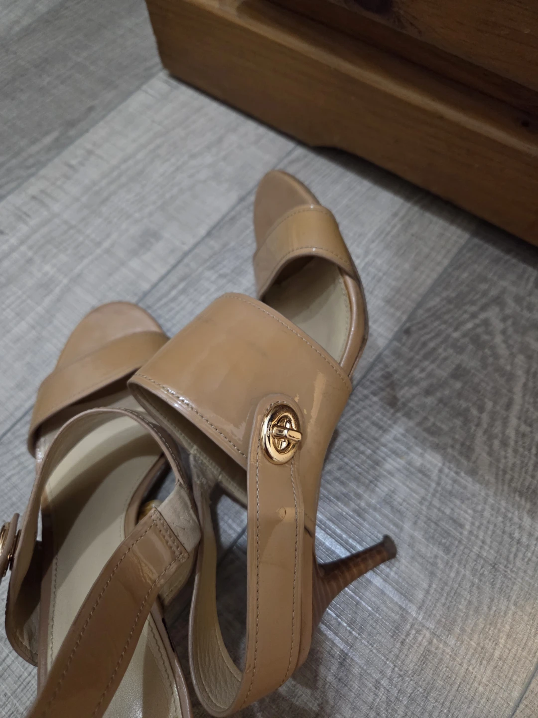 Coach Tan Patent Leather Heels Size 7.5B - photo 2