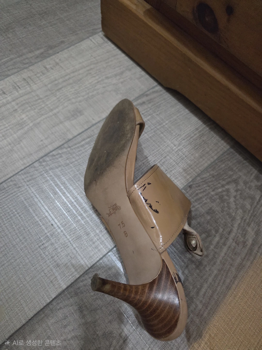 Coach Tan Patent Leather Heels Size 7.5B - photo 5