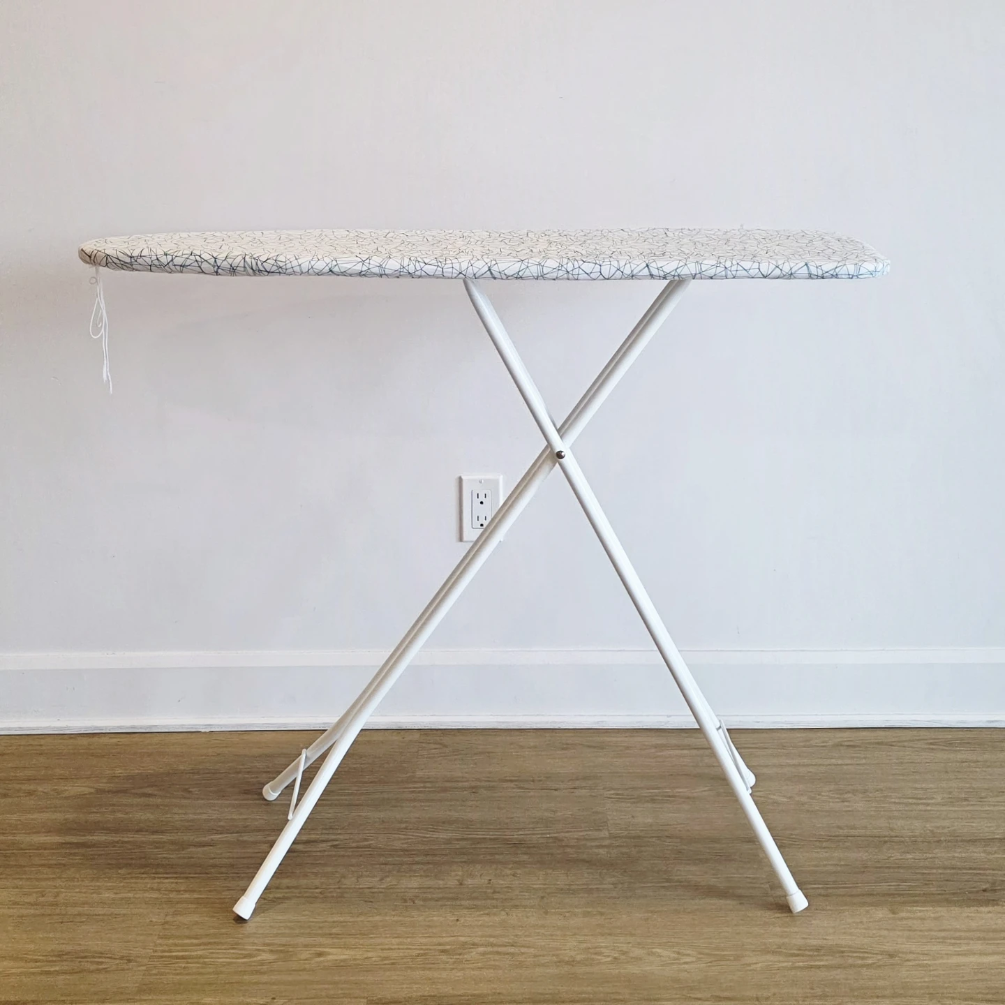 [Moving Sale]  Planche à repasser IKEA RUTER Ironing board