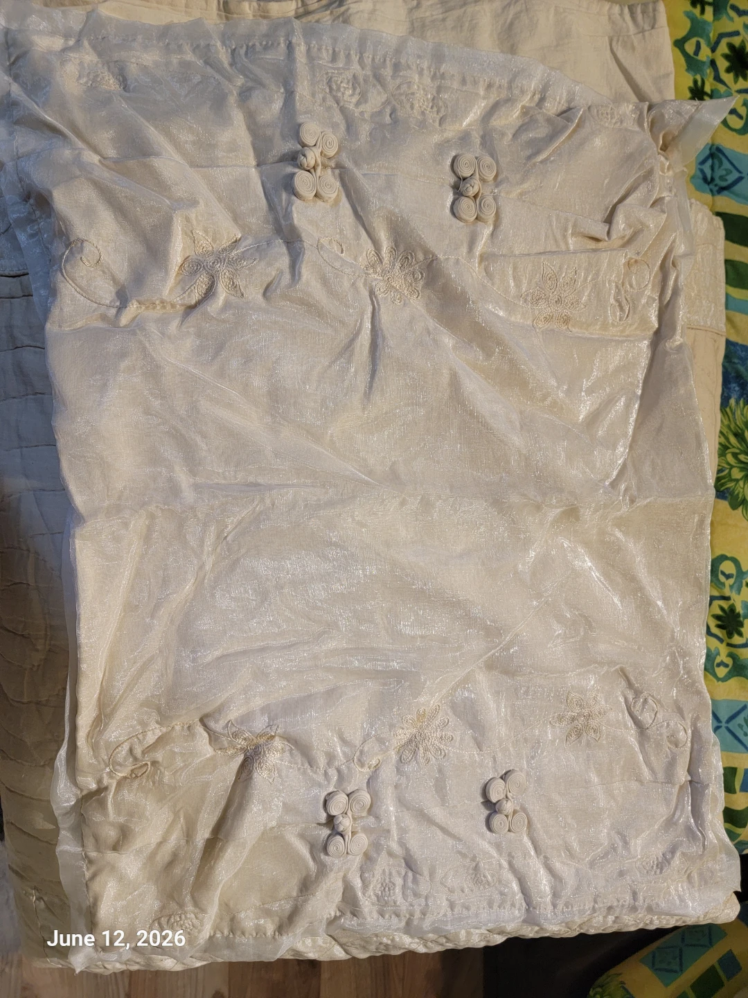 Cream Quilted Bedspread with Floral Embroidery - photo 2