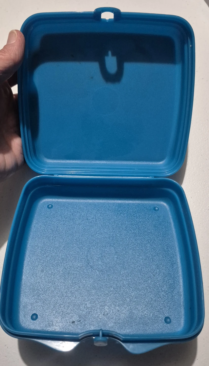 Tupperware Wonder Woman Snack Container - photo 2