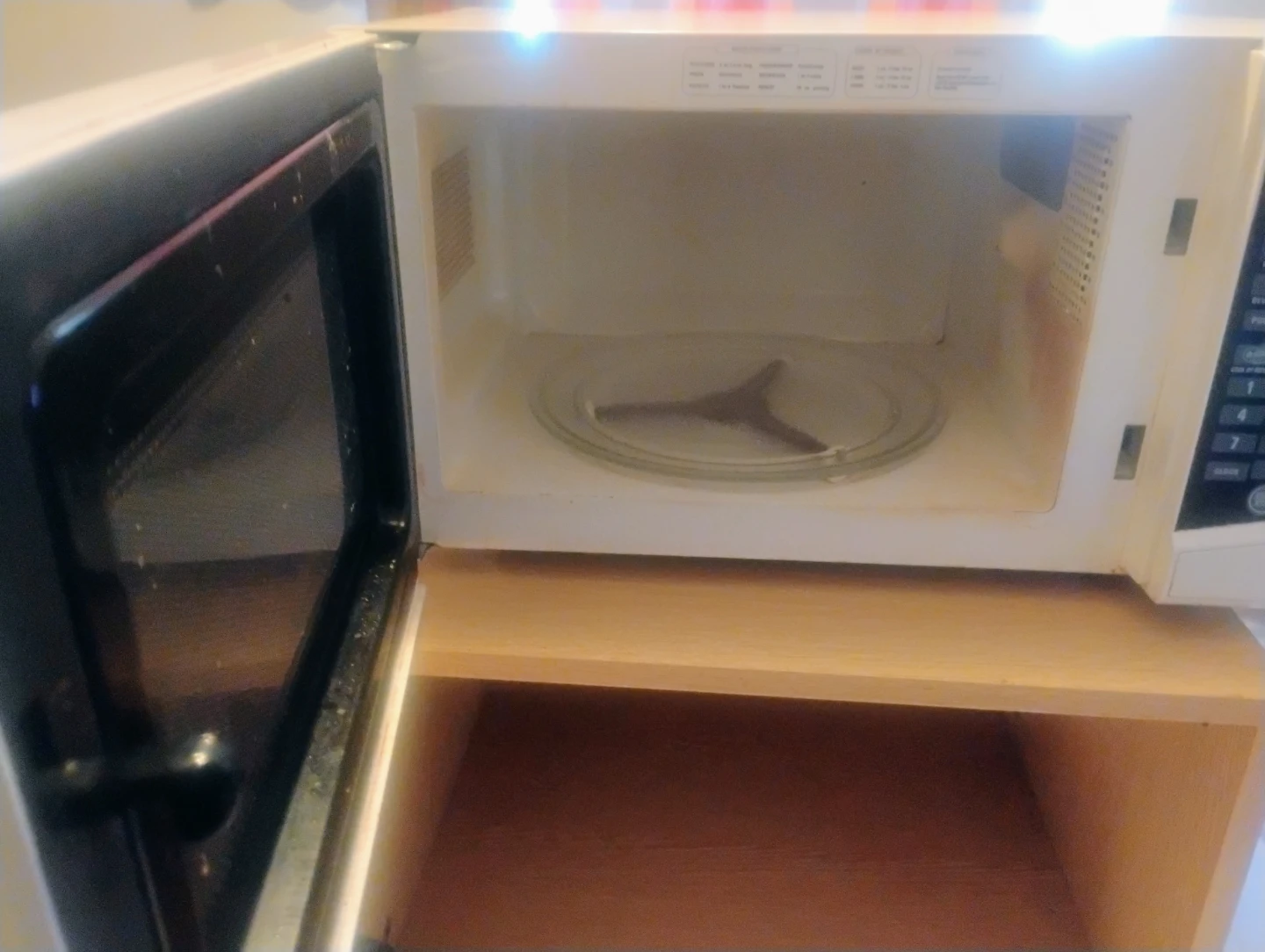 RCA Microwave Oven - photo 3