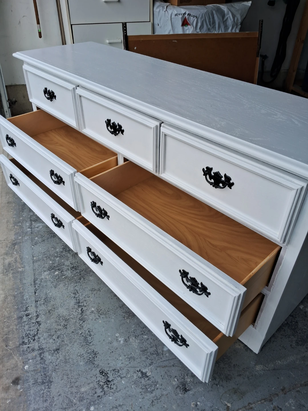 White Huppe 7-Drawer Dresser - photo 2