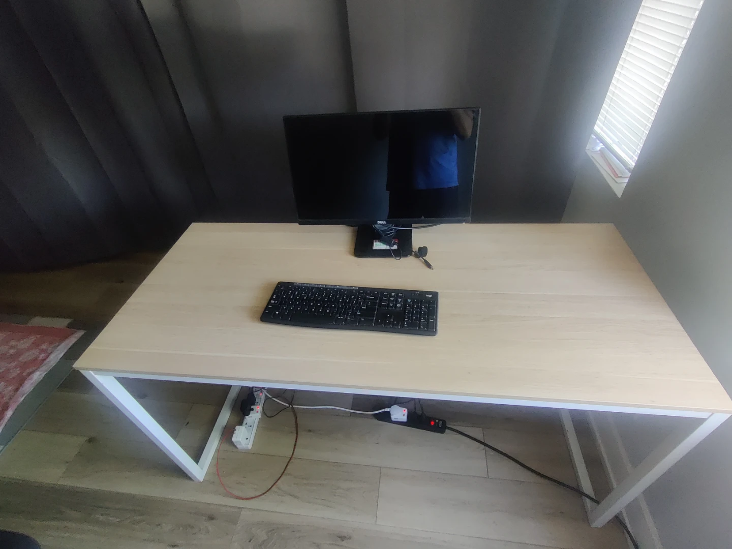 Desk and Ergonomic Office Chair - photo 3
