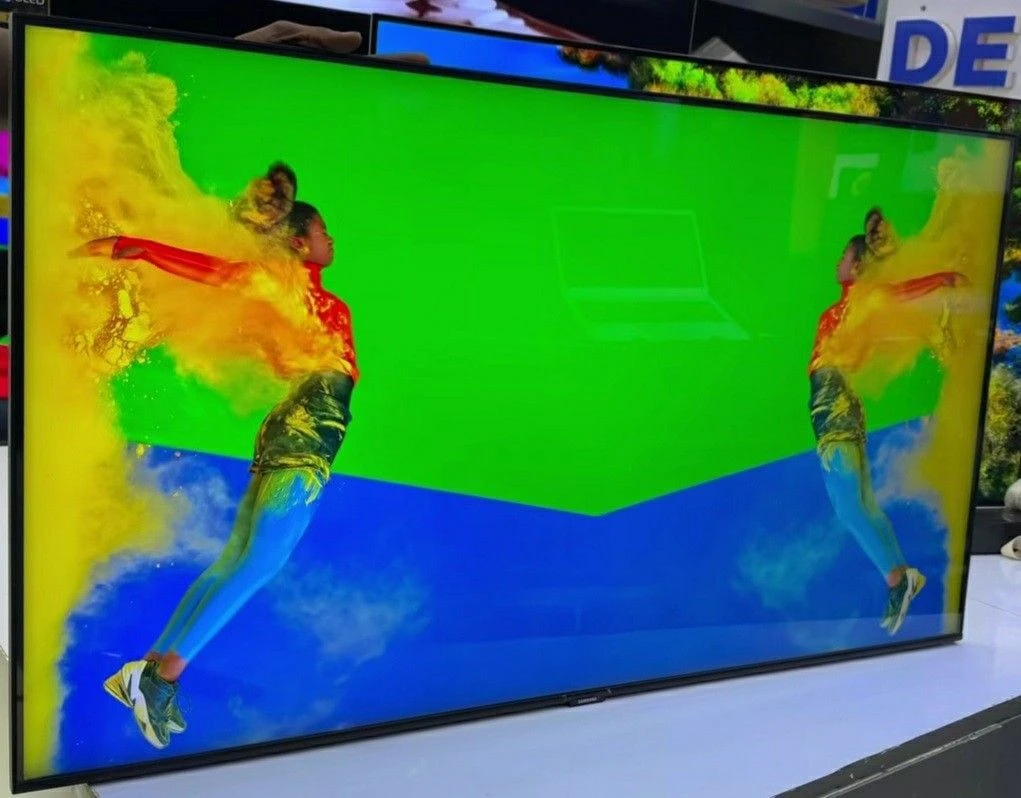 $700 retail Samsung Qled 2024 Smart tv 50" . - photo 2