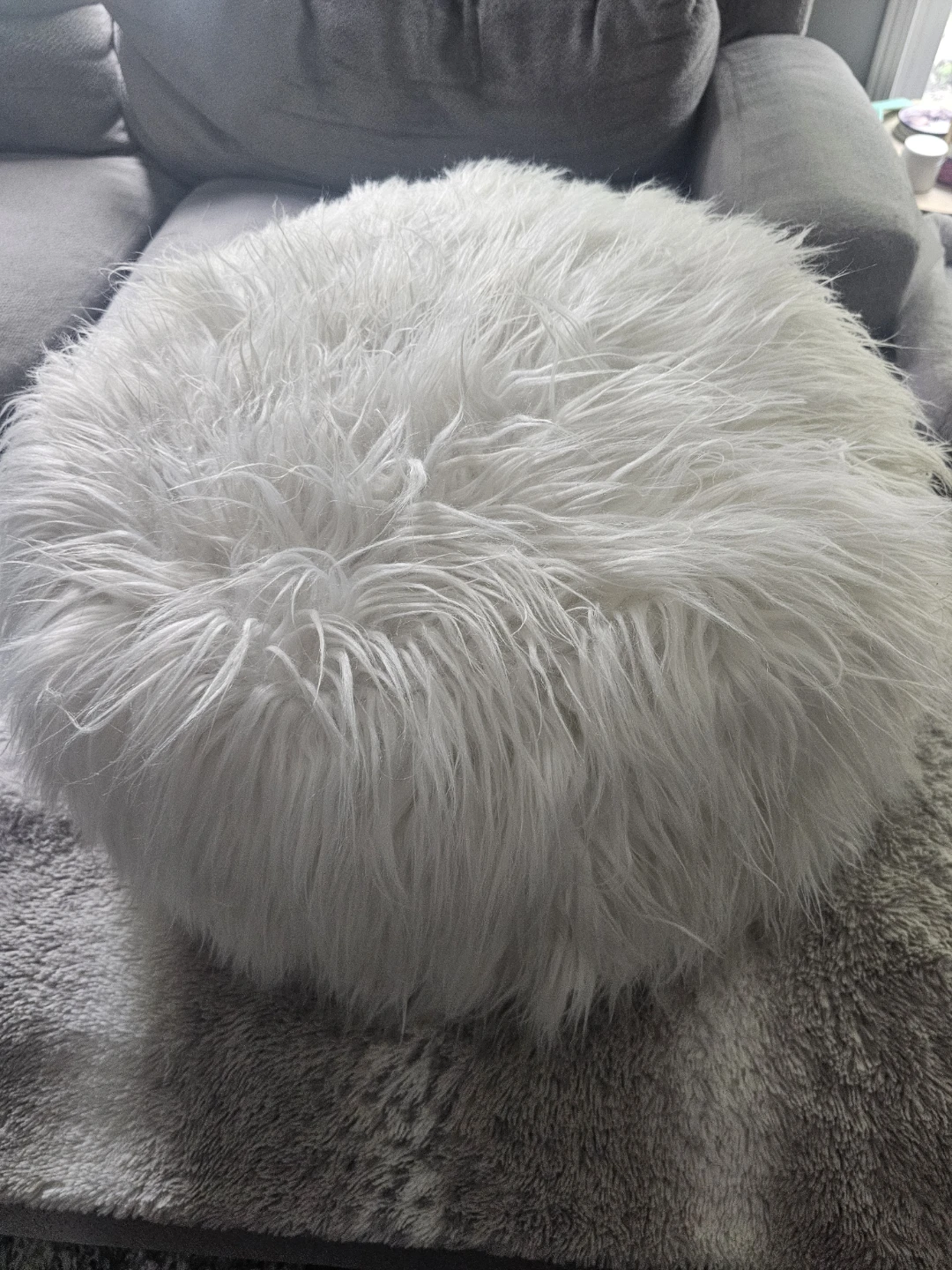 White Faux Fur Round Throw Pillow/Ottoman - photo 2