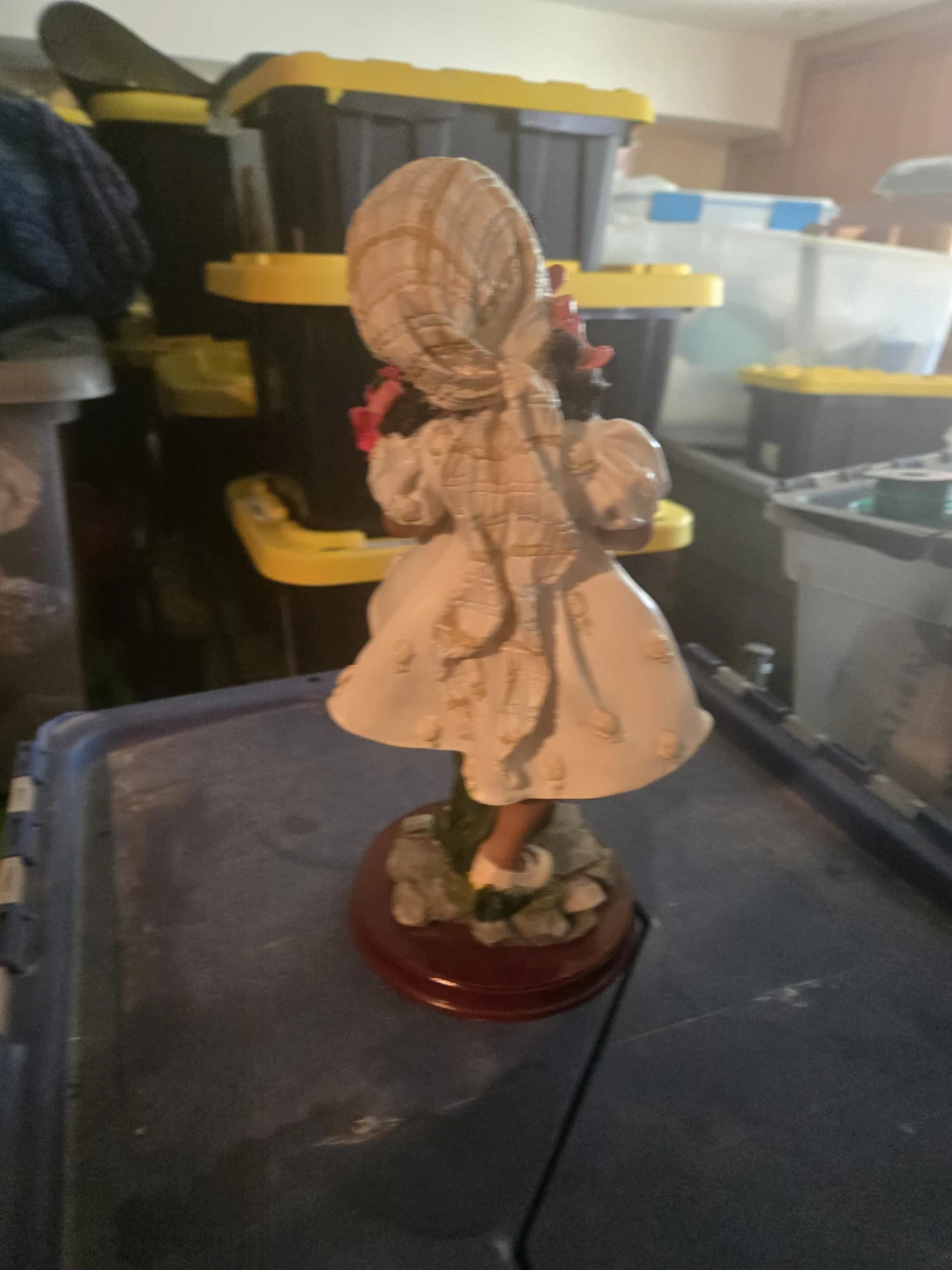 Decorative Figurine of a Girl with Roses - photo 4