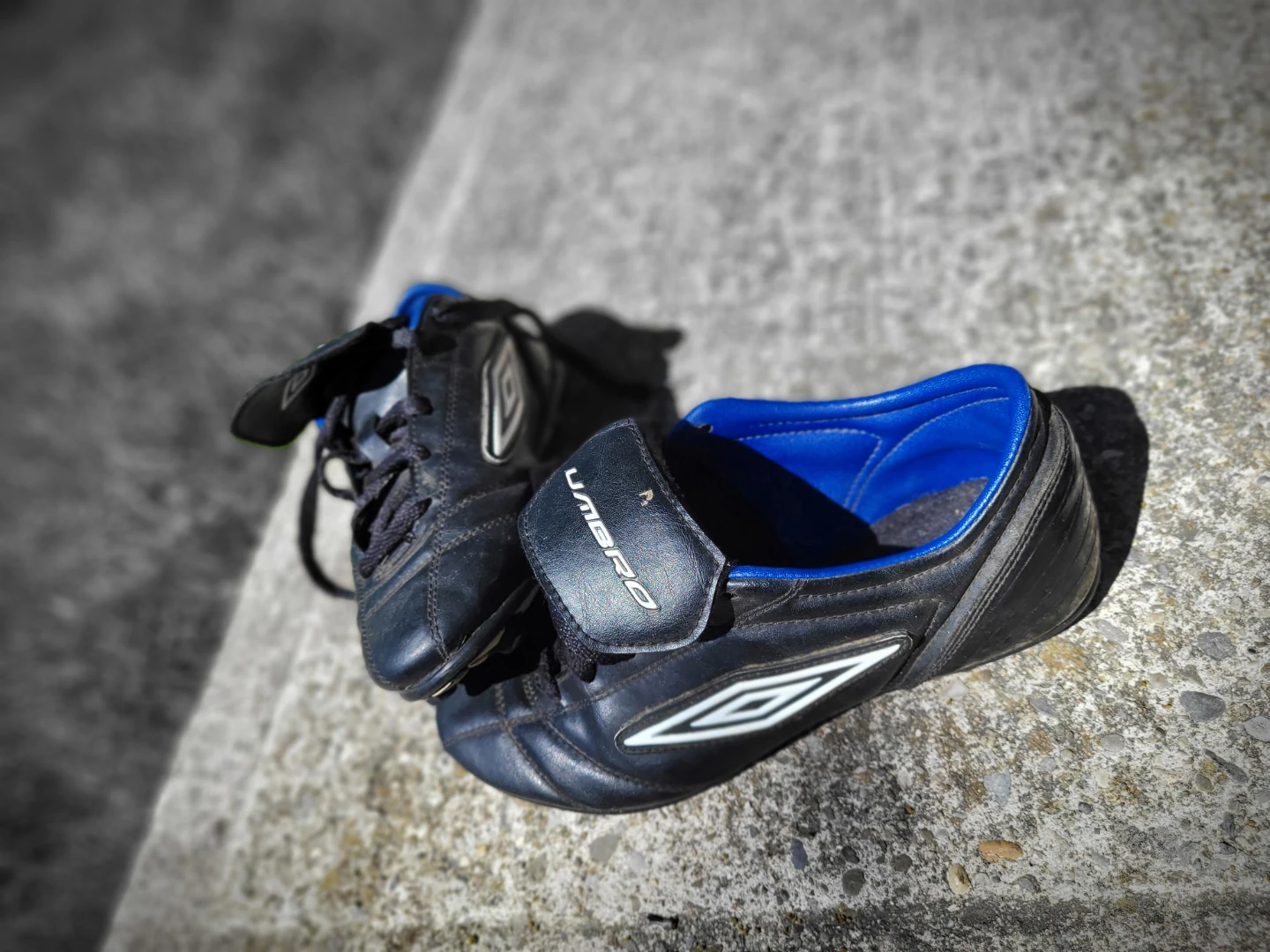 UMBRO Soccer Cleats - Size 4 - photo 2