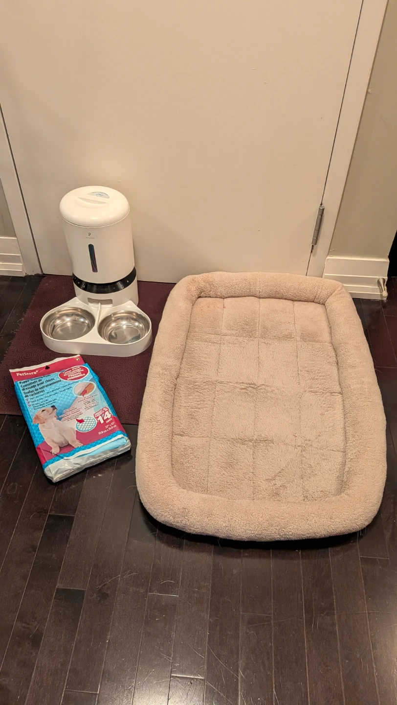Petlibro Automatic Pet Feeder, Dog Bed, Pee Pads