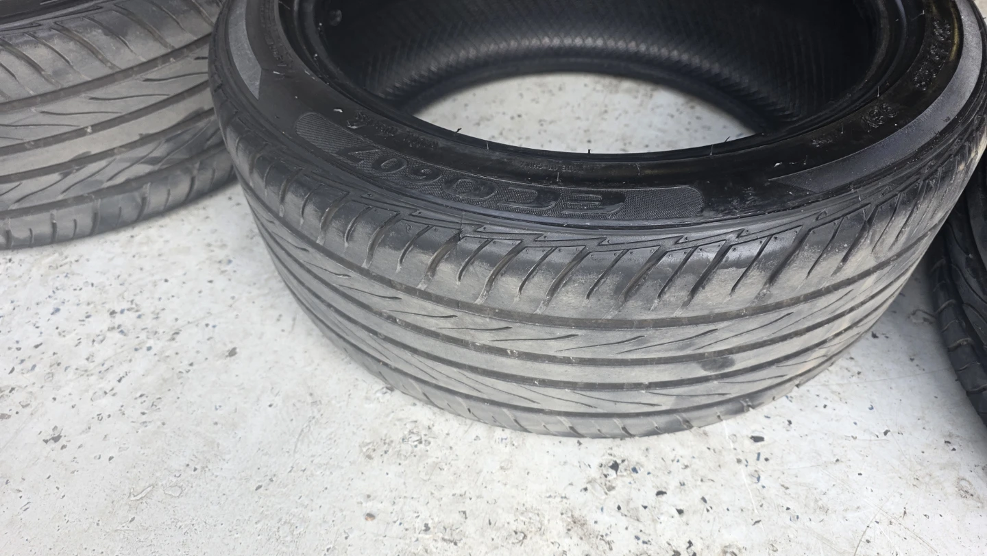 Set of 2 Tires - 235/45ZR18 - photo 5