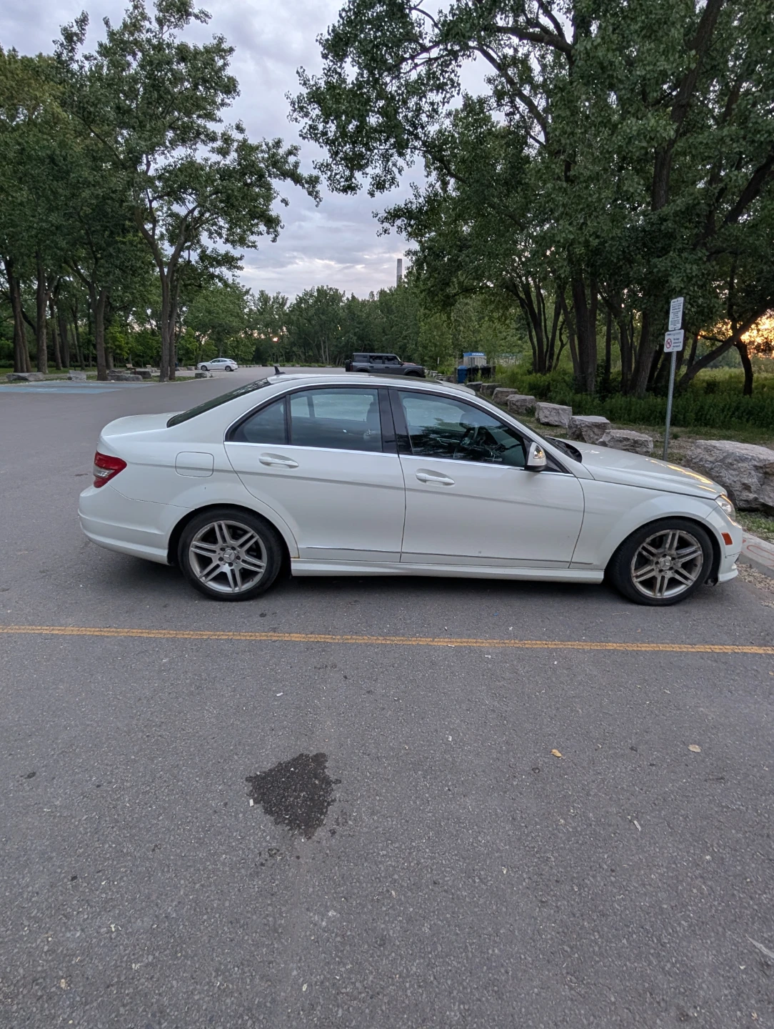 White Mercedes-Benz C300 4MATIC Sedan - photo 2