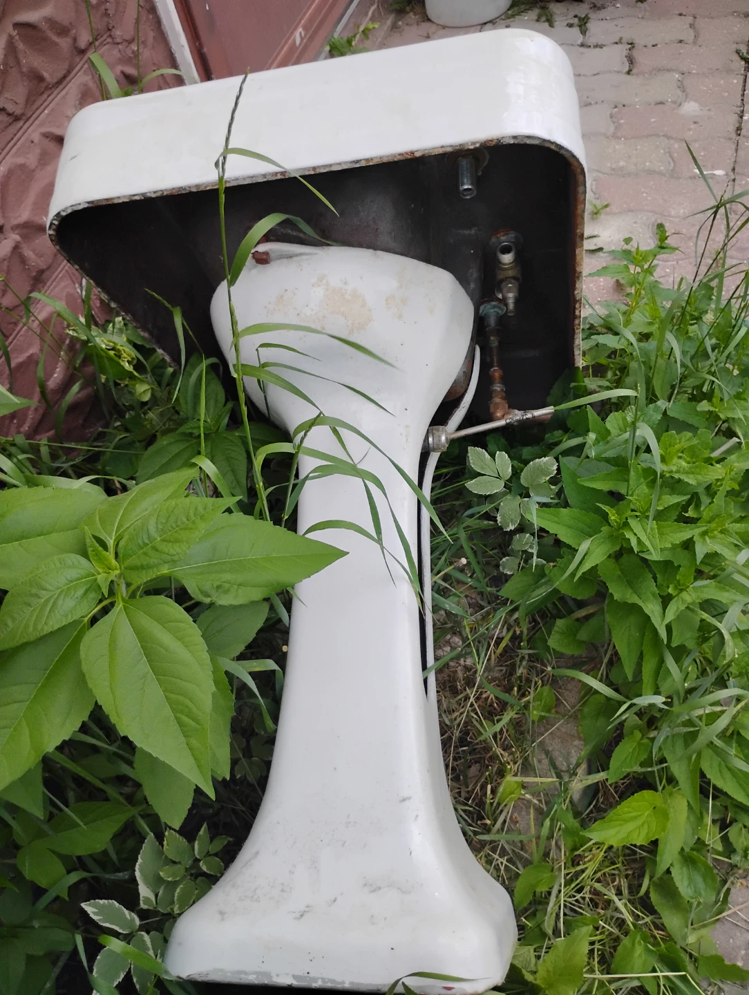 Vintage White Pedestal Sink with Faucets