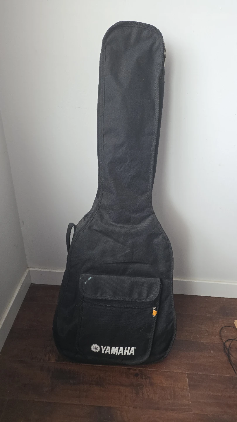 Yamaha Acoustic Guitar with Gig Bag - photo 3