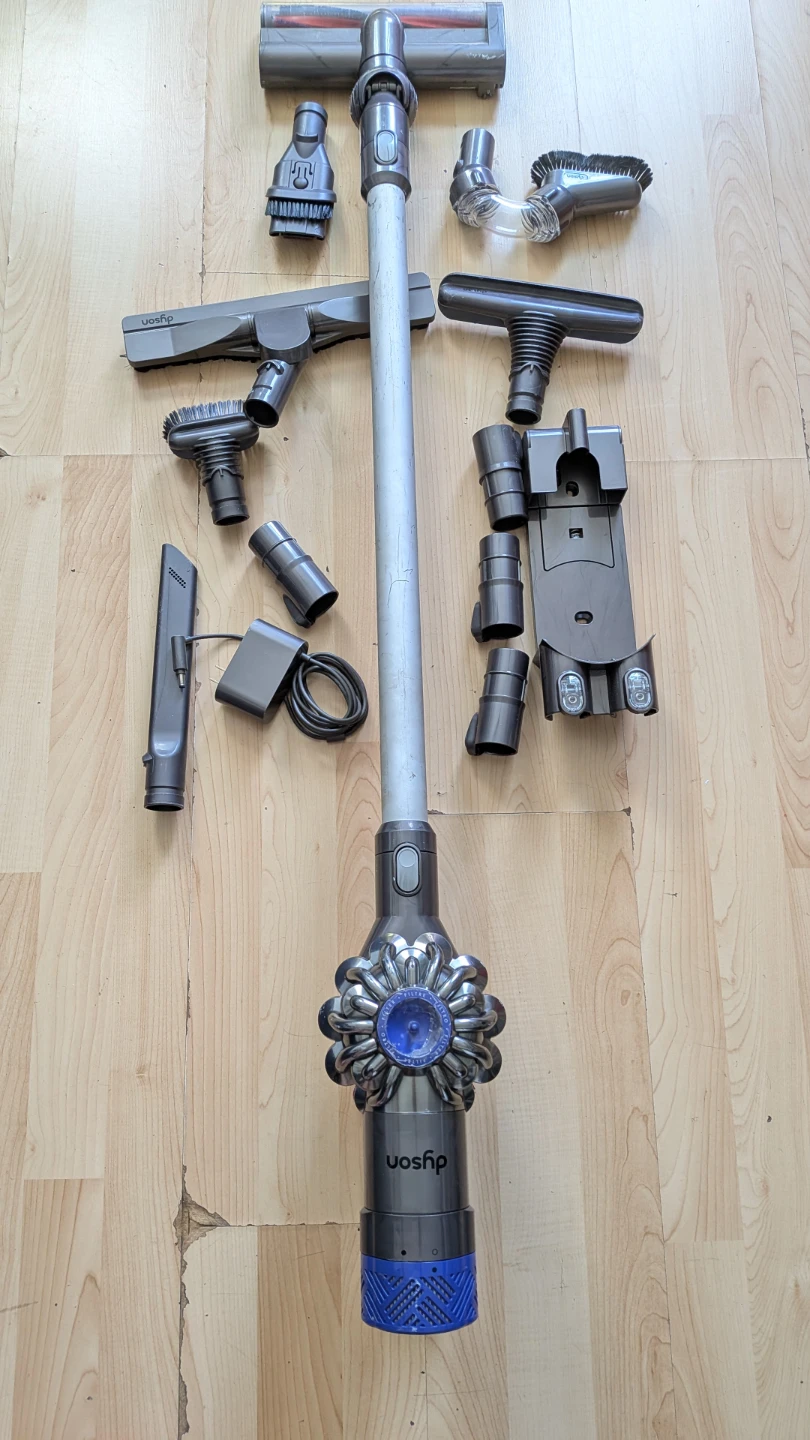 Dyson Cordless Vacuum Cleaner with Accessories