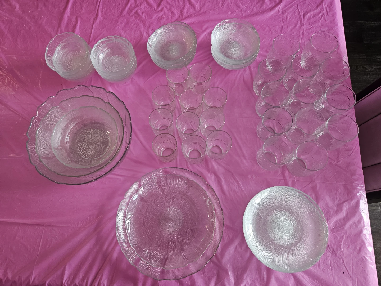 Vintage Arcoroc Fleur Design Dining Set - photo 2