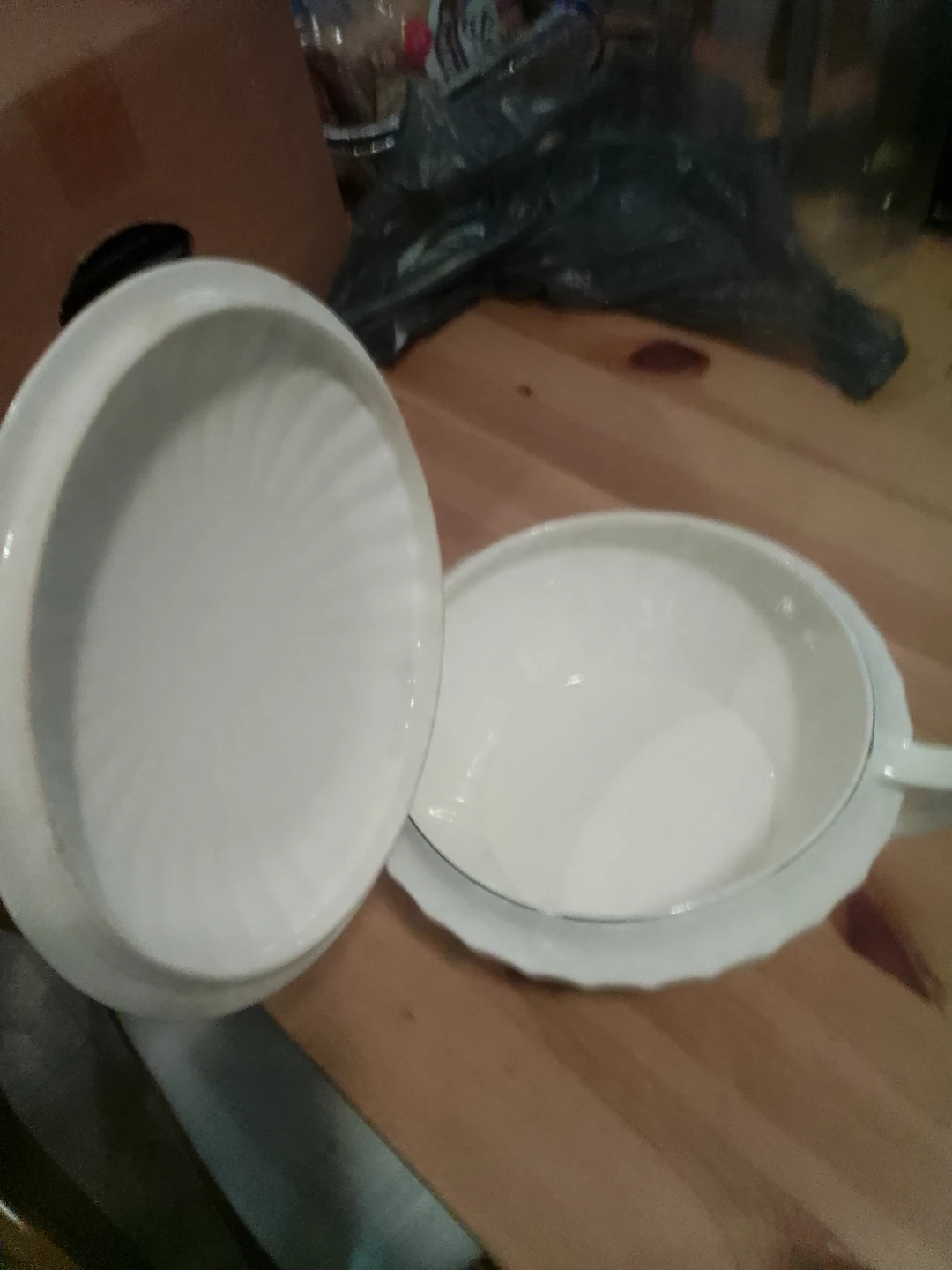Covered Casserole Dish with Floral Design - photo 2