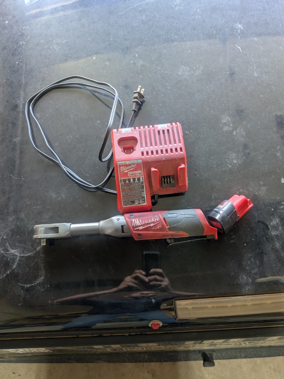 Milwaukee M12 Cordless Ratchet with Charger