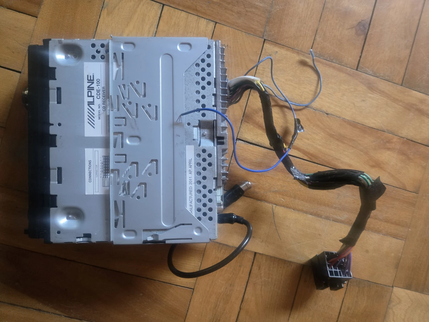 Alpine CD Receiver CDE-100 - photo 3