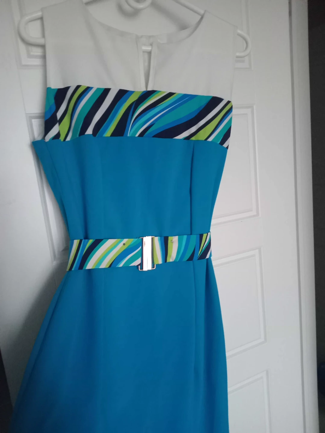 Blue sleeveless dress with colourful stripe accent - photo 2