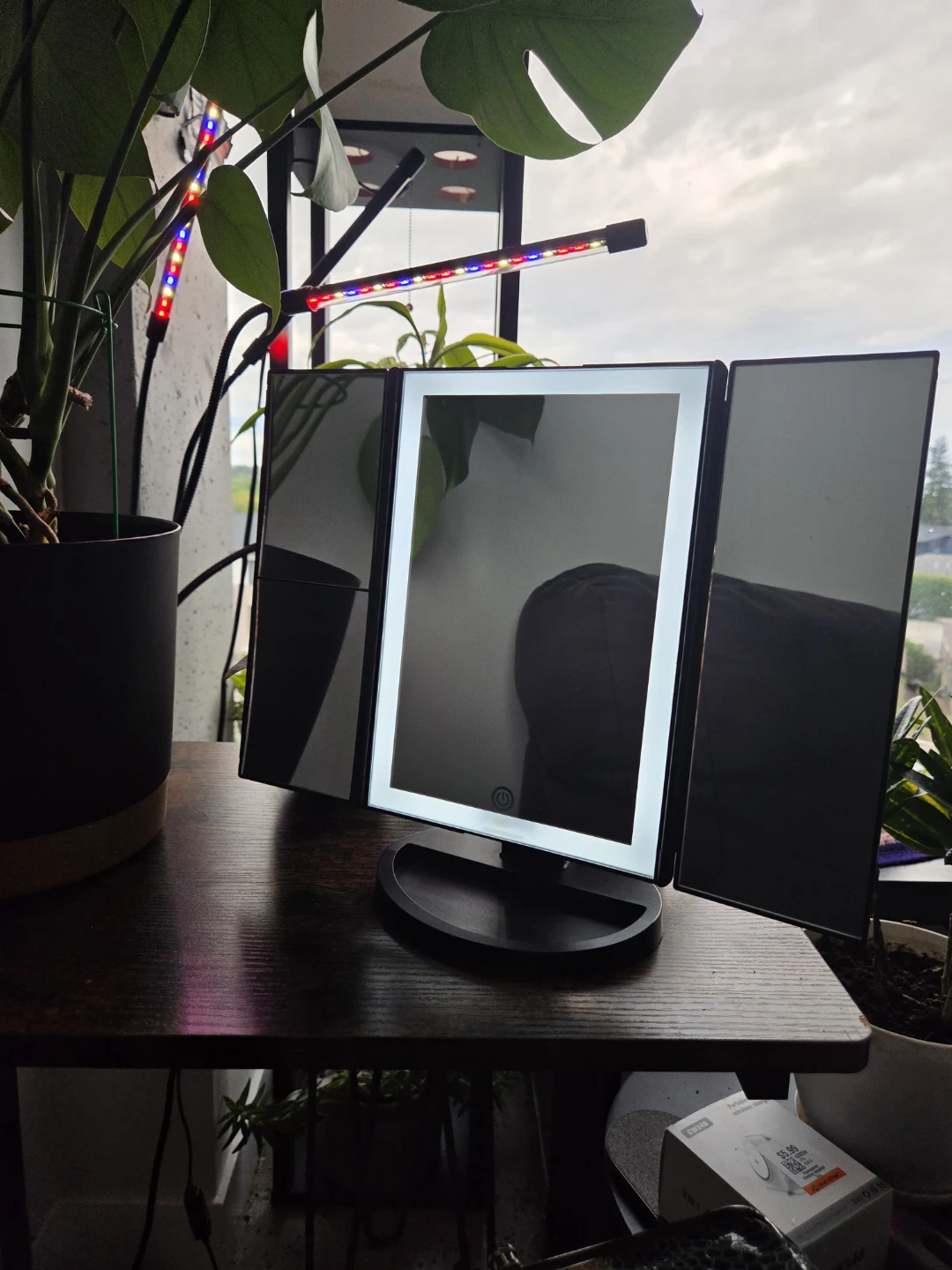 Tri-fold LED Makeup Mirror - photo 2