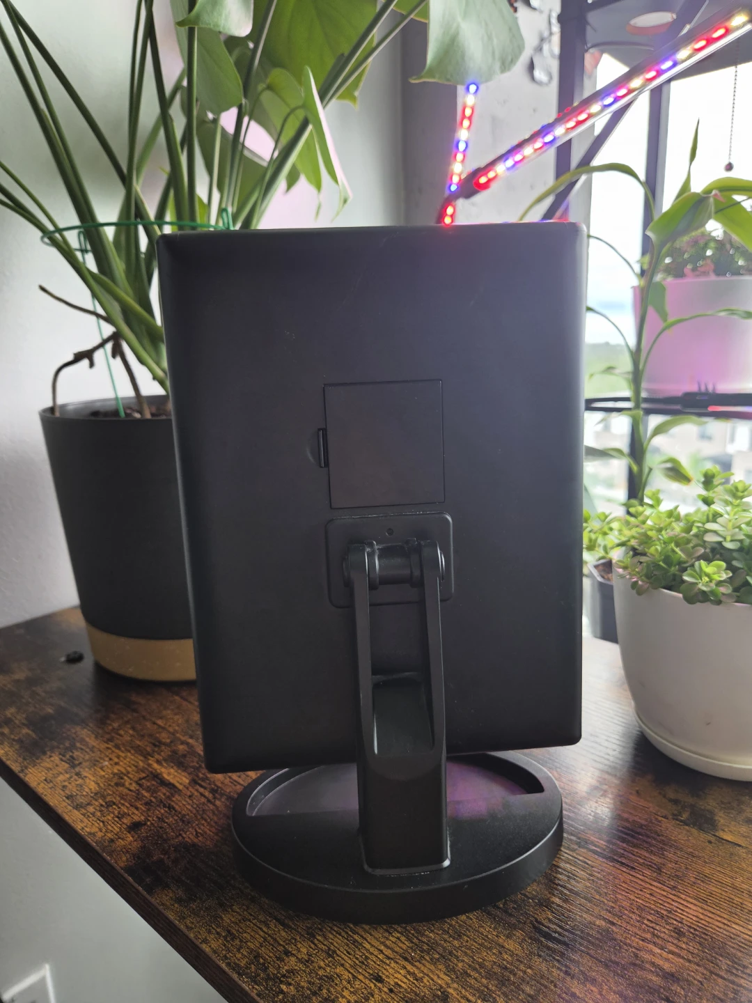 Tri-fold LED Makeup Mirror - photo 5