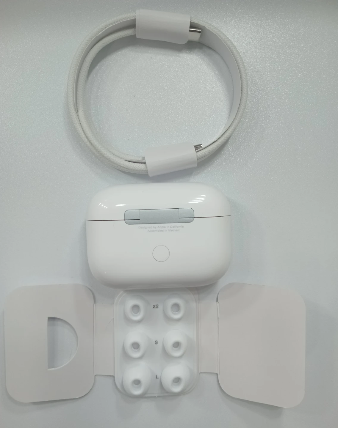 Apple AirPods Pro (2nd Generation) with MagSafe Charging Case - photo 3