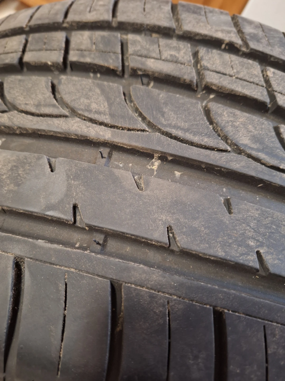Set of 4  Altenzo Comfort 255/40ZR19 Tire