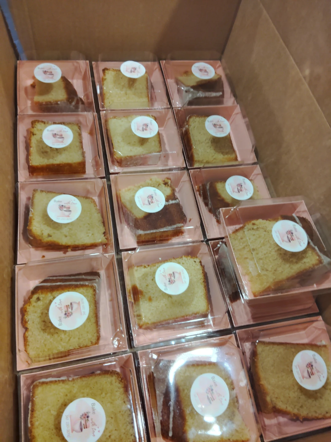 Box of 12 Slices "Bake with Love" Cake