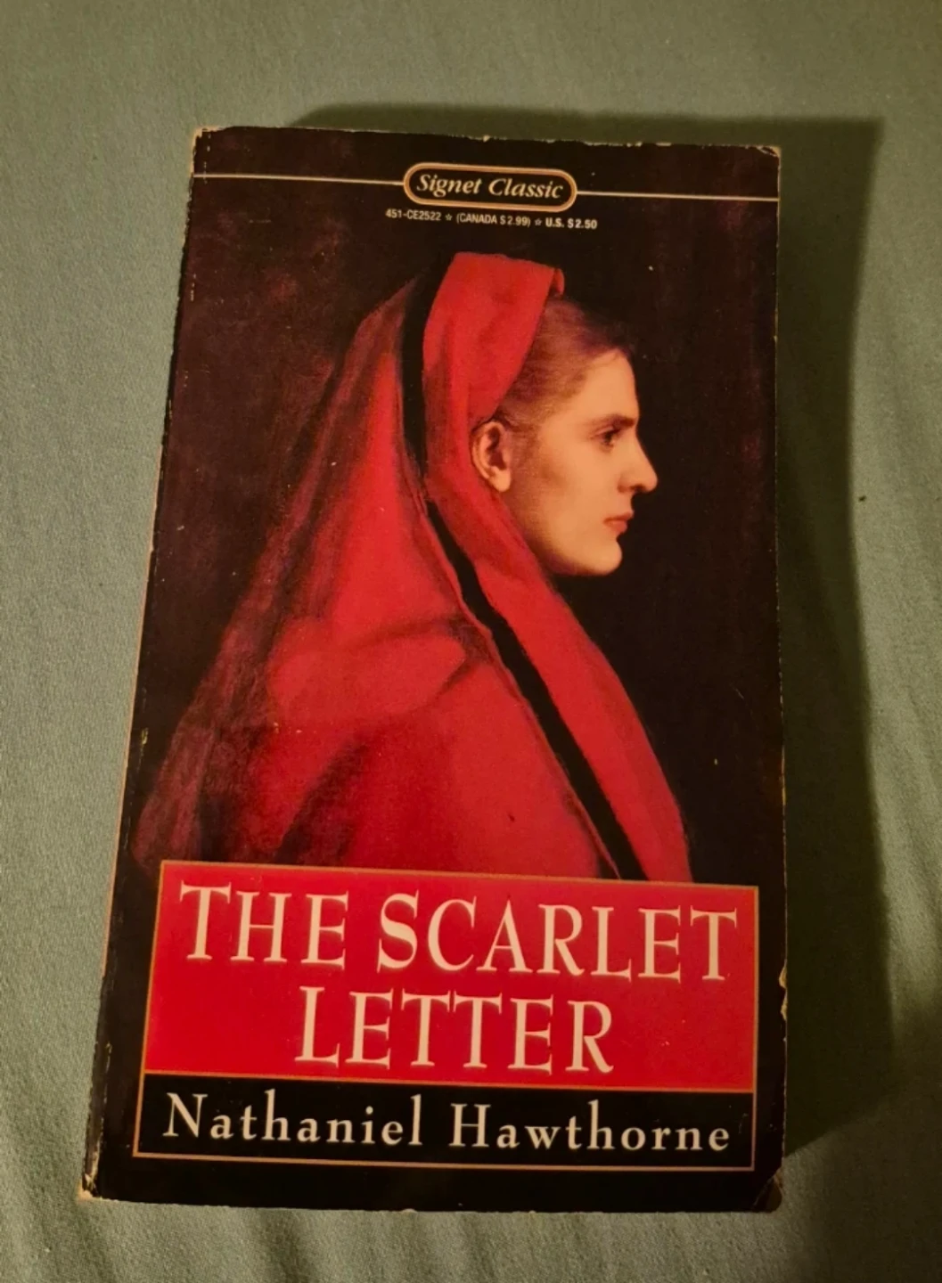 The Scarlet Letter by Nathaniel Hawthorne - Signet Classic ⚽