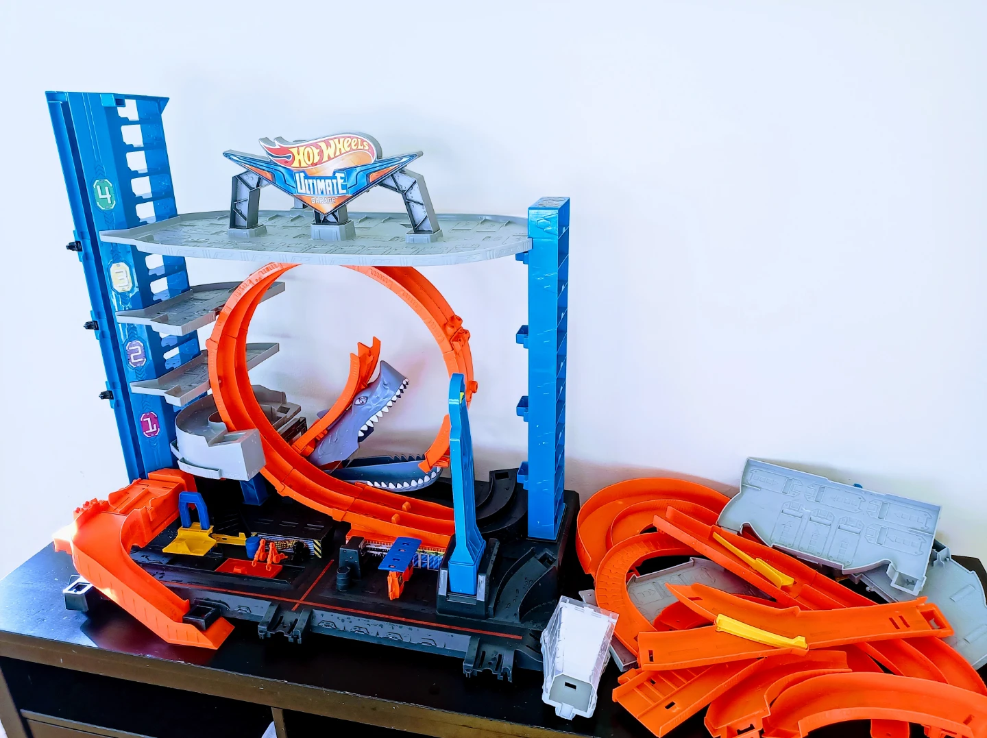 Hot Wheels Ultimate Garage Race Track Playset READ DESCRIPTION