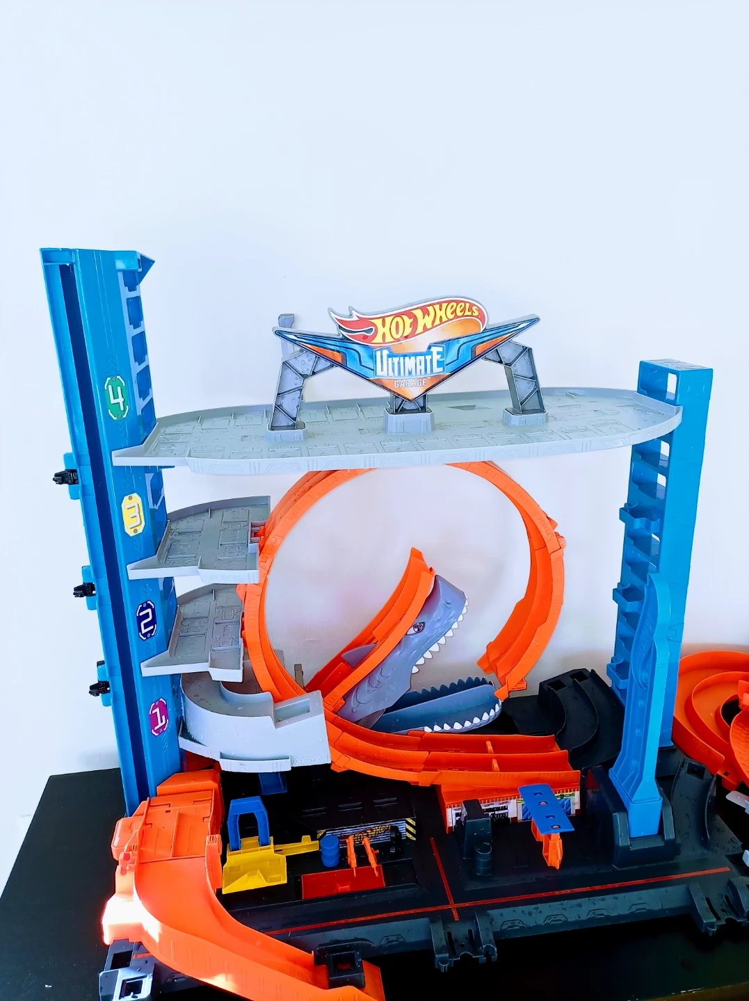 Hot Wheels Ultimate Garage Race Track Playset READ DESCRIPTION - photo 2