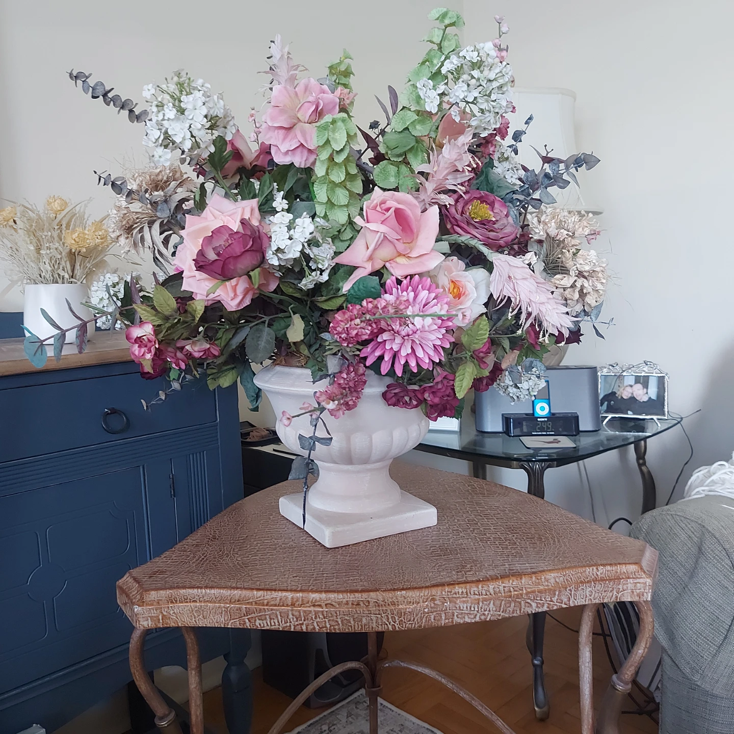 Large Floral Arrangement in Urn Vase - photo 2