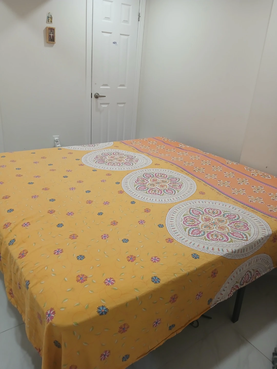Hybrid Mattress size  king 10"height with 3 pillows