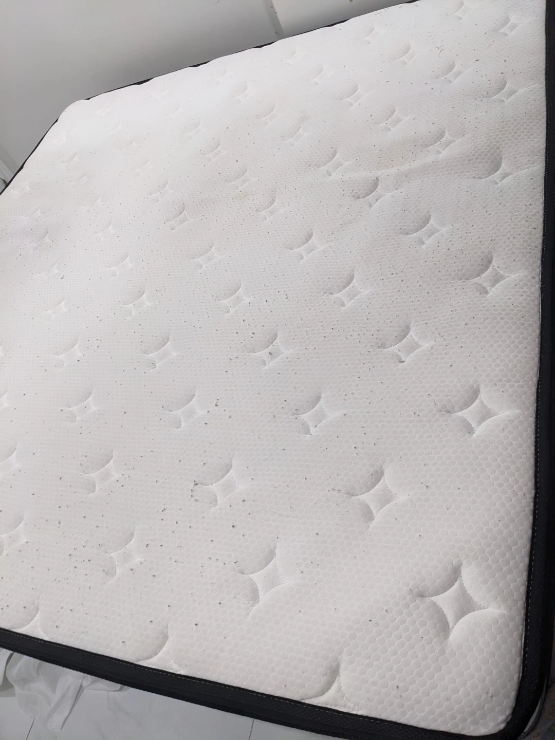 Hybrid Mattress size  king 10"height with 3 pillows - photo 4