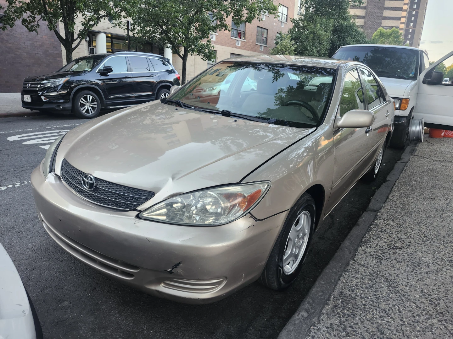 2002 Toyota Camry Sedan LE - photo 2