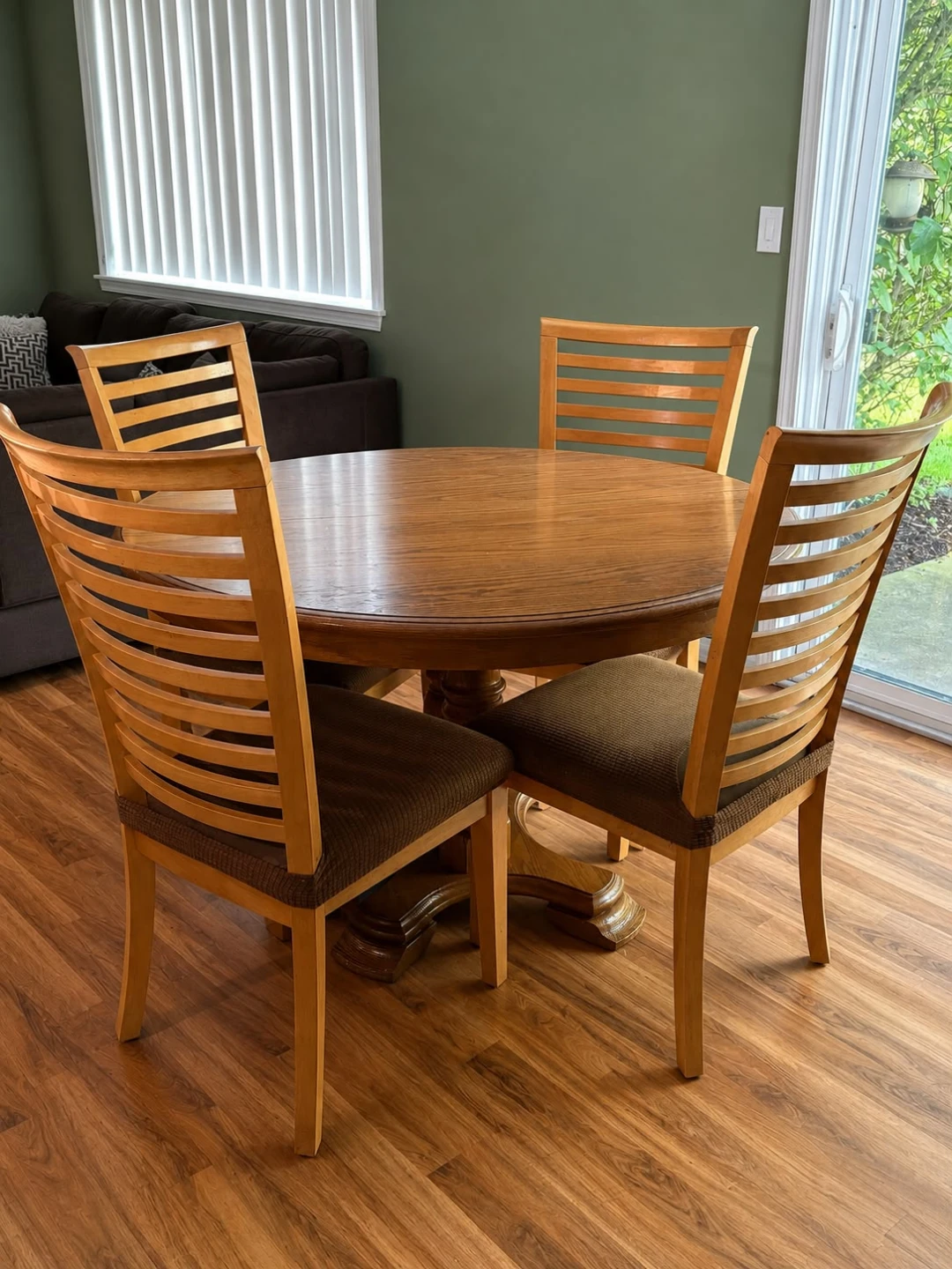 Round Oak Dining Table with 4 Chairs