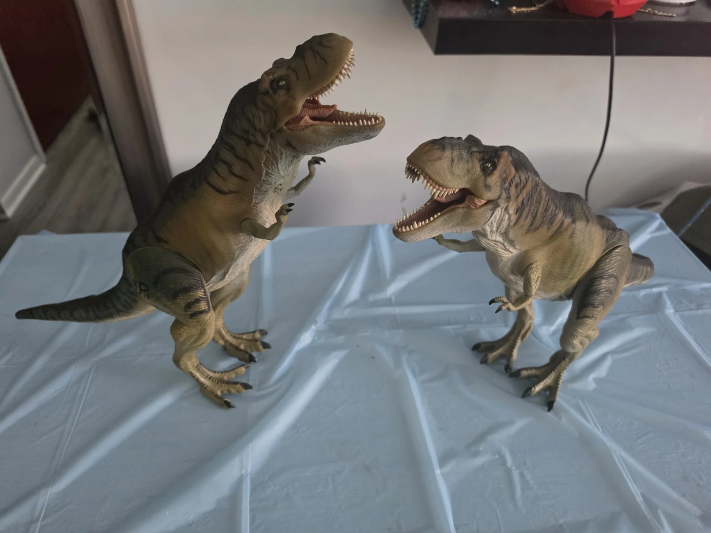 2 Large Dinosaur Action Figures - photo 3