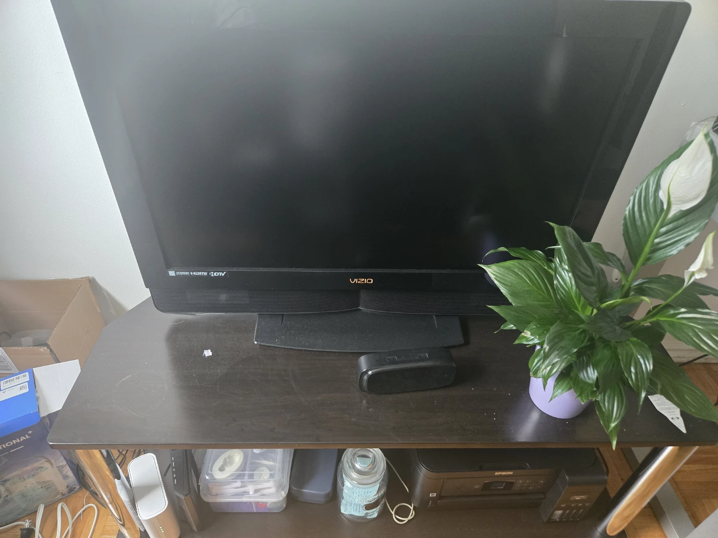 VIZIO 32 inch TV with Stand - photo 2