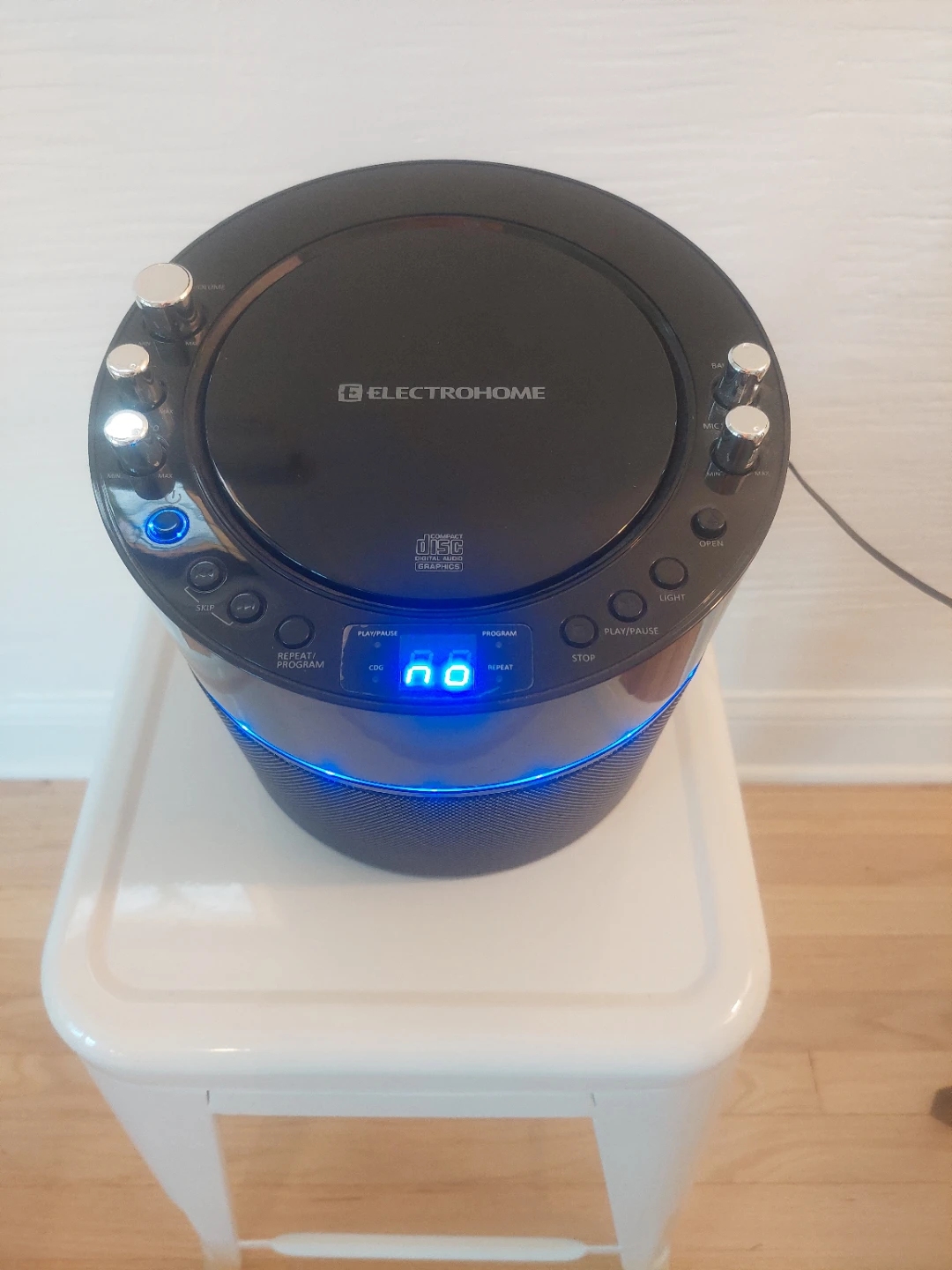 Electrohome Kareokee Machine plus accessories - photo 2