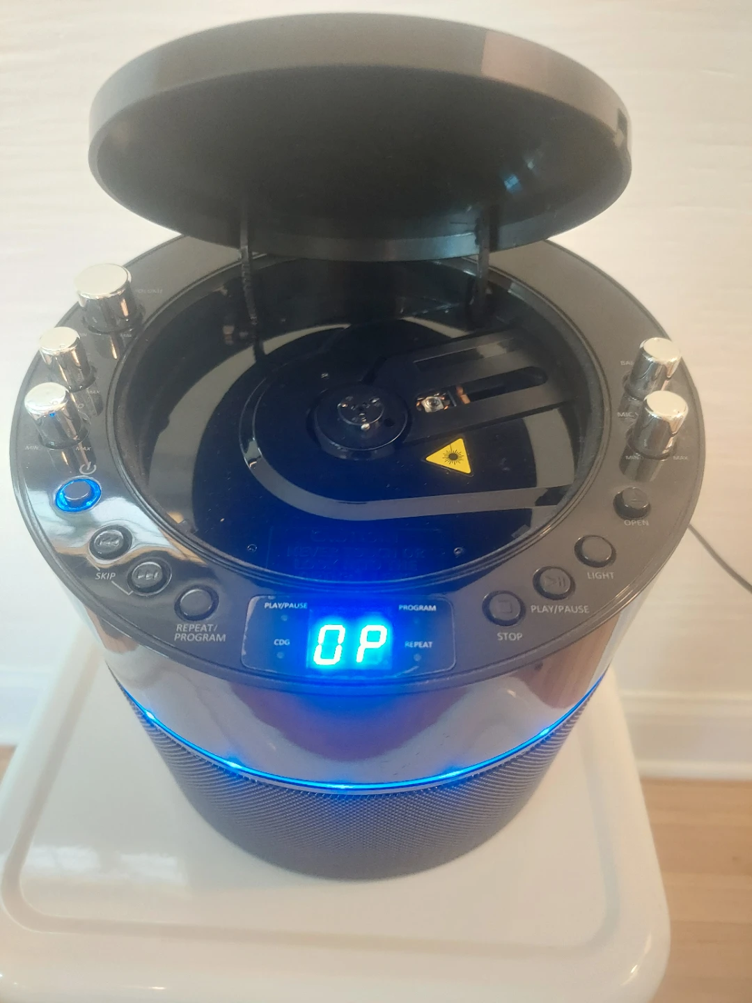 Electrohome Kareokee Machine plus accessories - photo 4